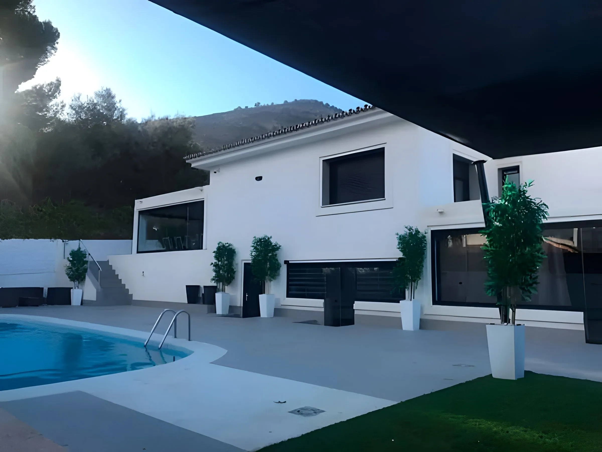 Después: Casa y piscina